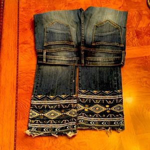 Cropped stressed jeans